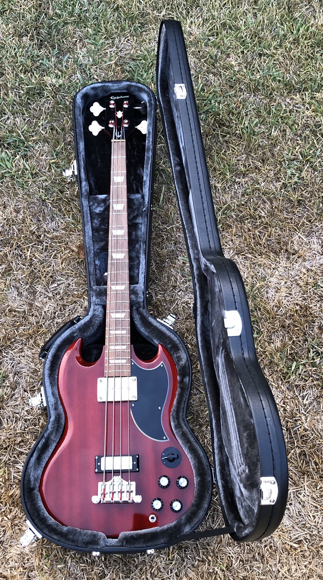 Epiphone EB3 Bass Guitar With Epiphone Hard Shell Case