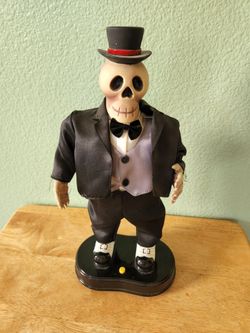 Holoween decor. Dancing skull