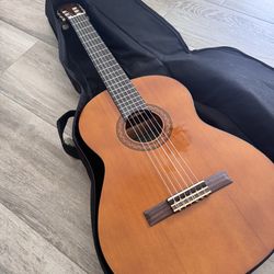 Yamaha C40 Classic Guitar - OPEN BOX / Includes case and tuner