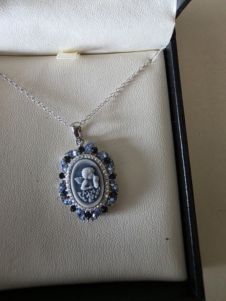 Gorgeous Silver & Swarovski Crystals Necklace
