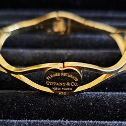 Gold Wavy Bangle