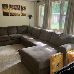 3-Piece Sectional Couch 