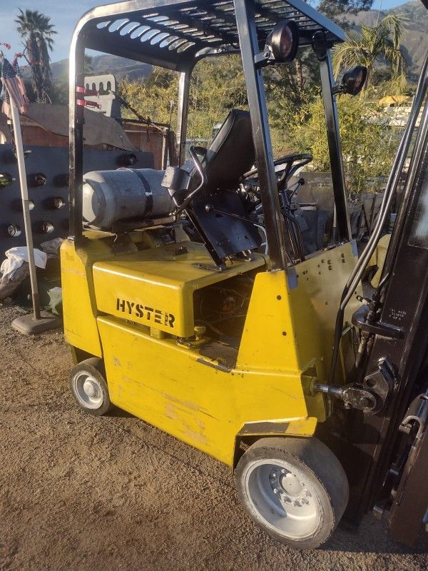 Hyster FORKLIFT,runs good, hardtire, propane