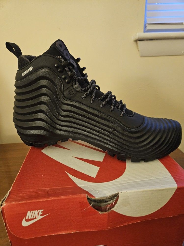 Nike Lunordome 1 ACG Boot Sneaker