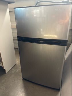 Insignia 3.0 Cu. Ft. Mini Fridge with Top Freezer(see description)