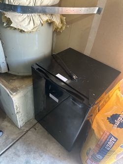 Mini refrigerator
