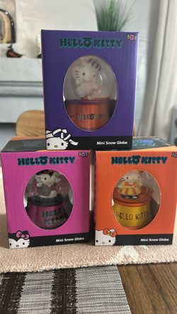 Hello Kitty Halloween Mini Snow Globe 