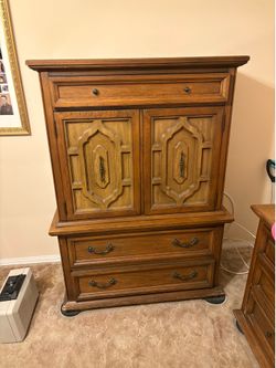 Vintage bedroom set (no bed frame)