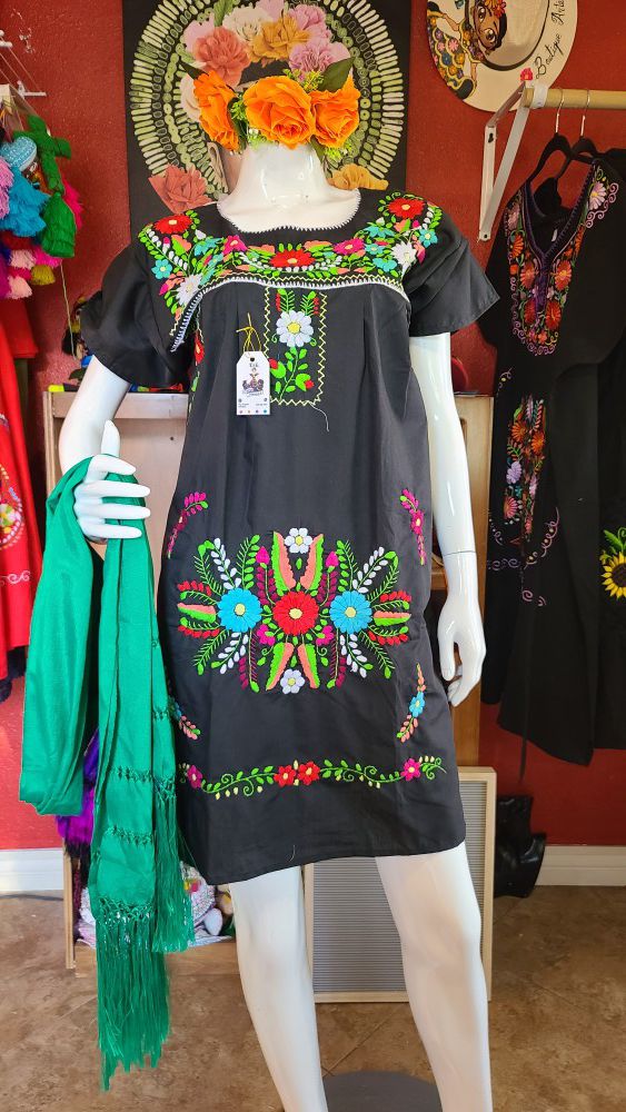 Bata (vestido bordado a mano. Talla M L(mexican dress