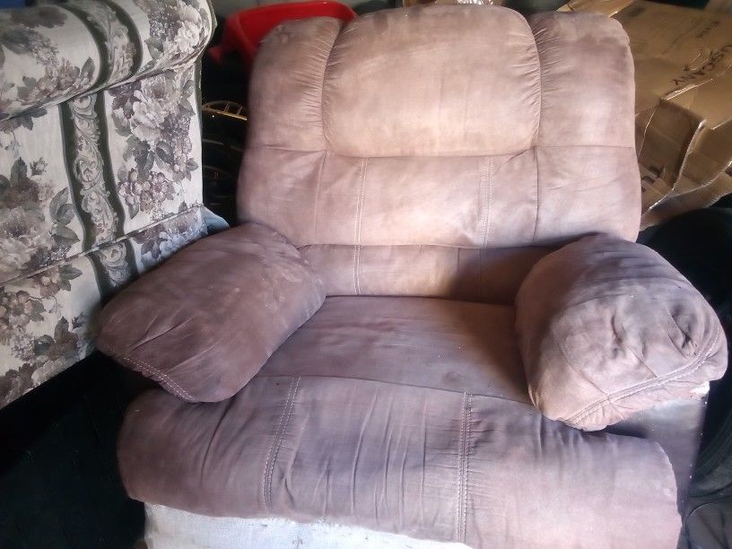Large Recliner Used But Very Clean 
