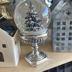 Christmas tree snow globe