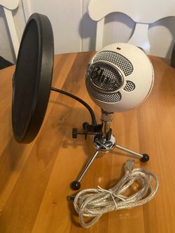 Blue Snowball Mic White Textured Edition