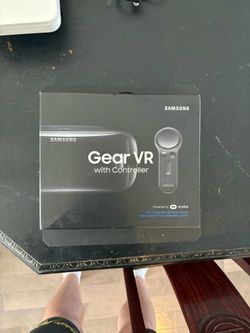 Samsung Gear VR with Controller Powered By Oculus- New Open Box