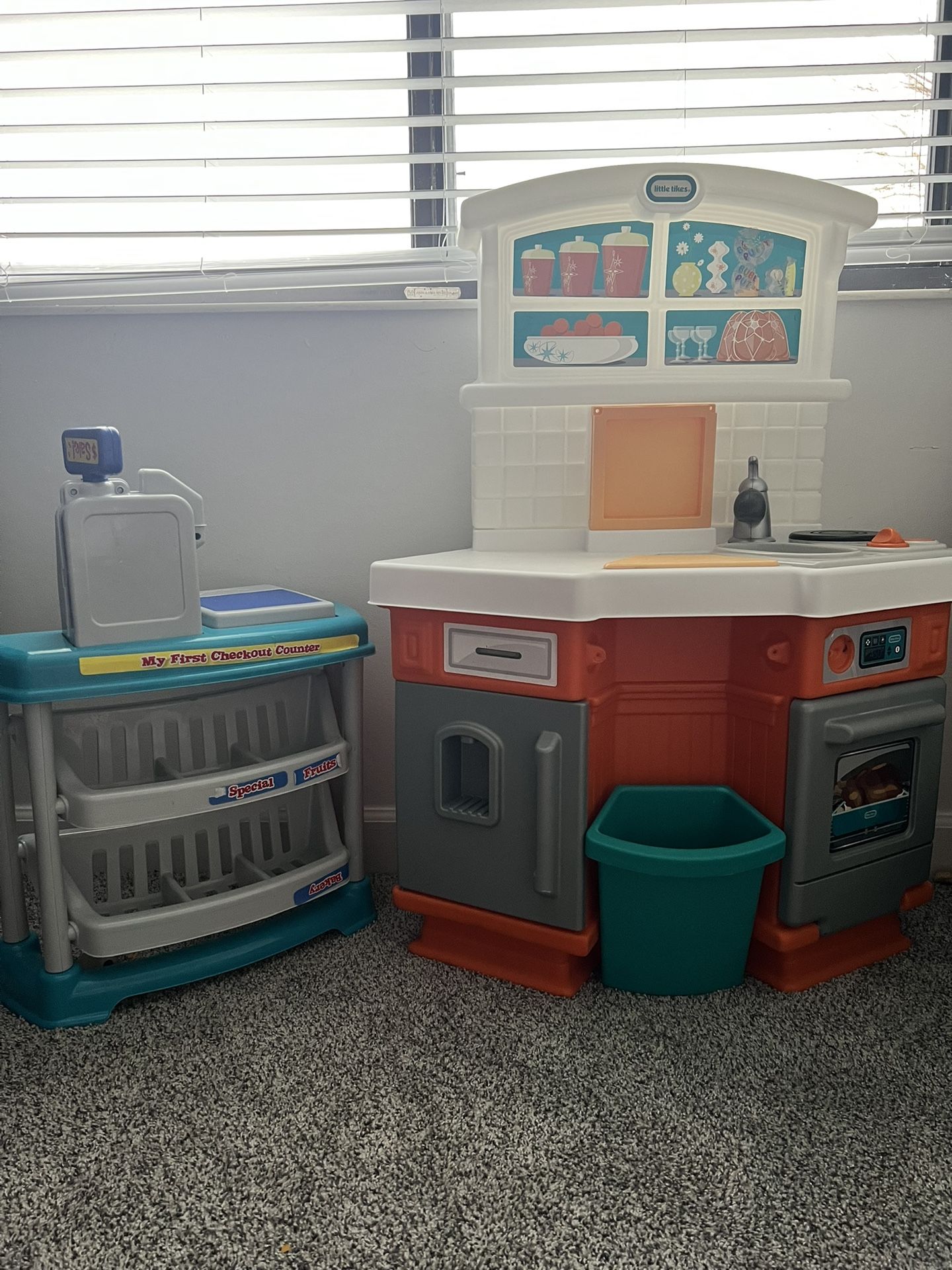 Kitchen Set With Dishes