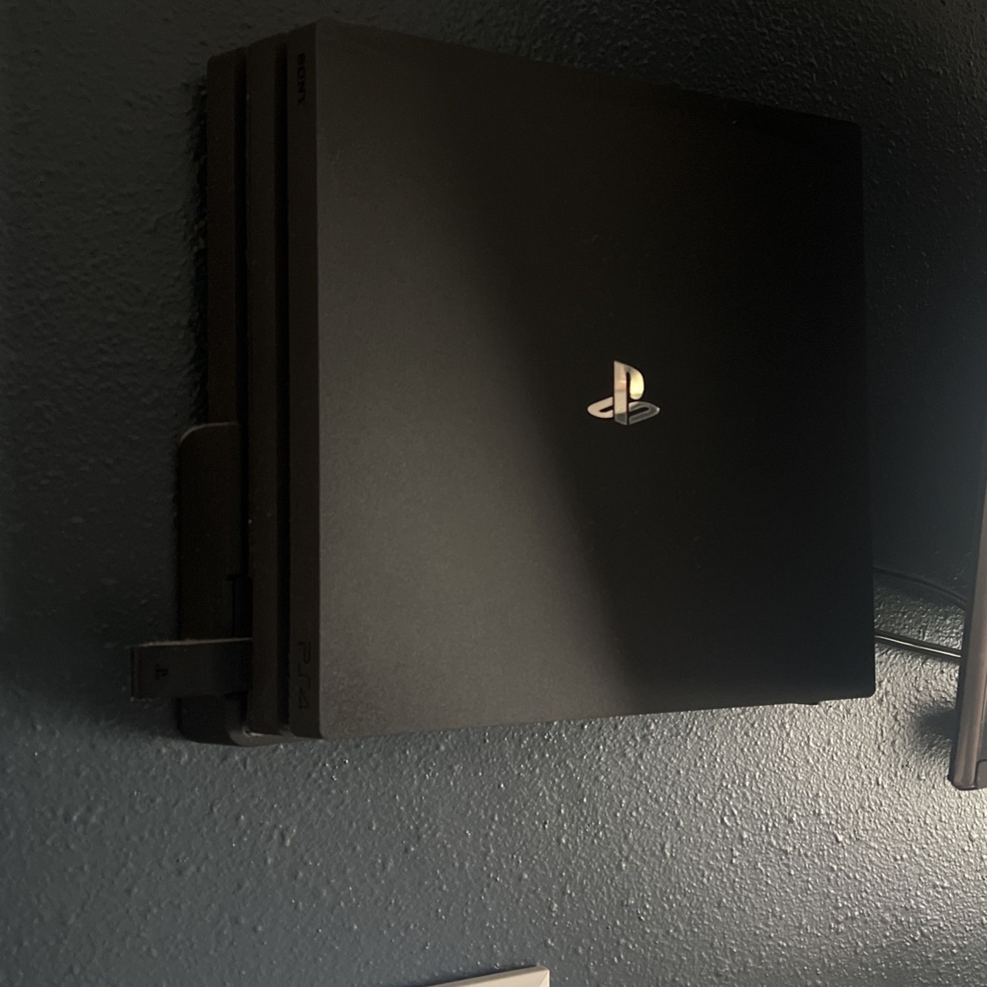 PS4 Pro w/ PSVR, Playstation Headphones And Extra Controller