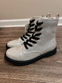 Girls boots size 4