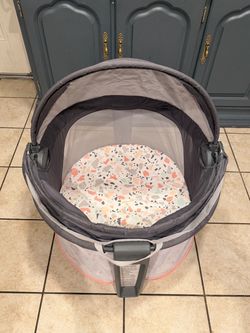 Fisher price Portable Baby Bassinet with Canopy