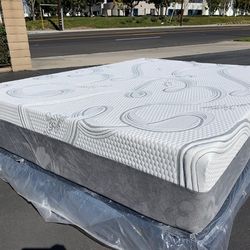 Queen Organic Cool Gel Memory Foam!!