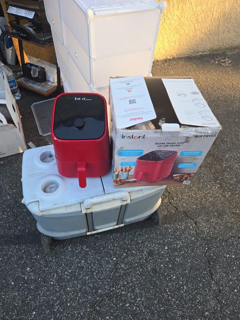 Instant Vortex Mini Air Fryer Like New