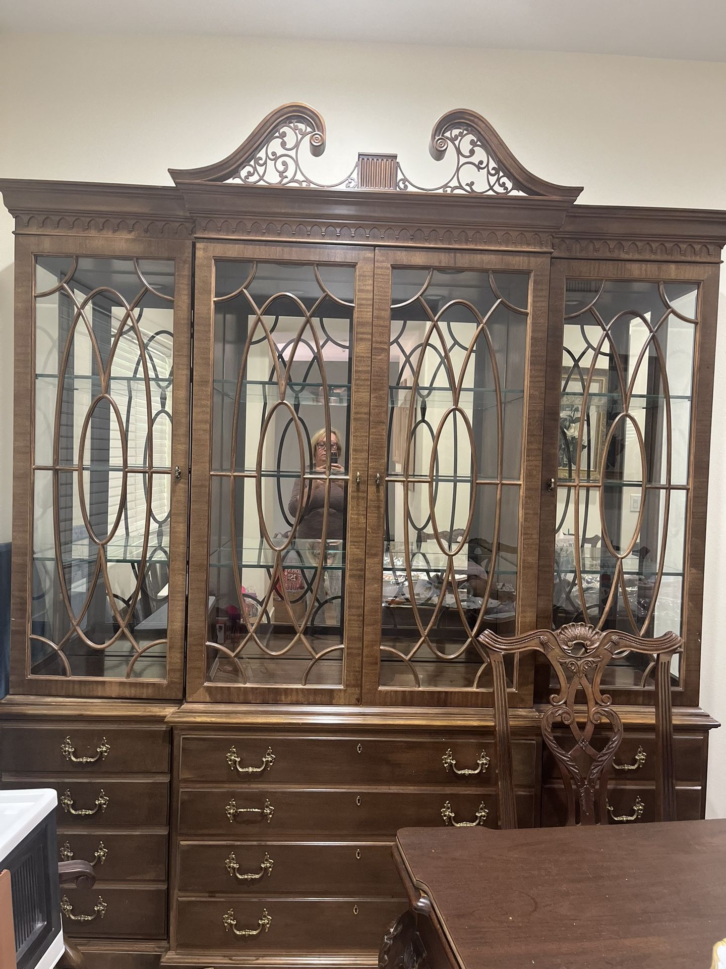 Henredon Solid Wood China Cabinet Rittenhouse collection