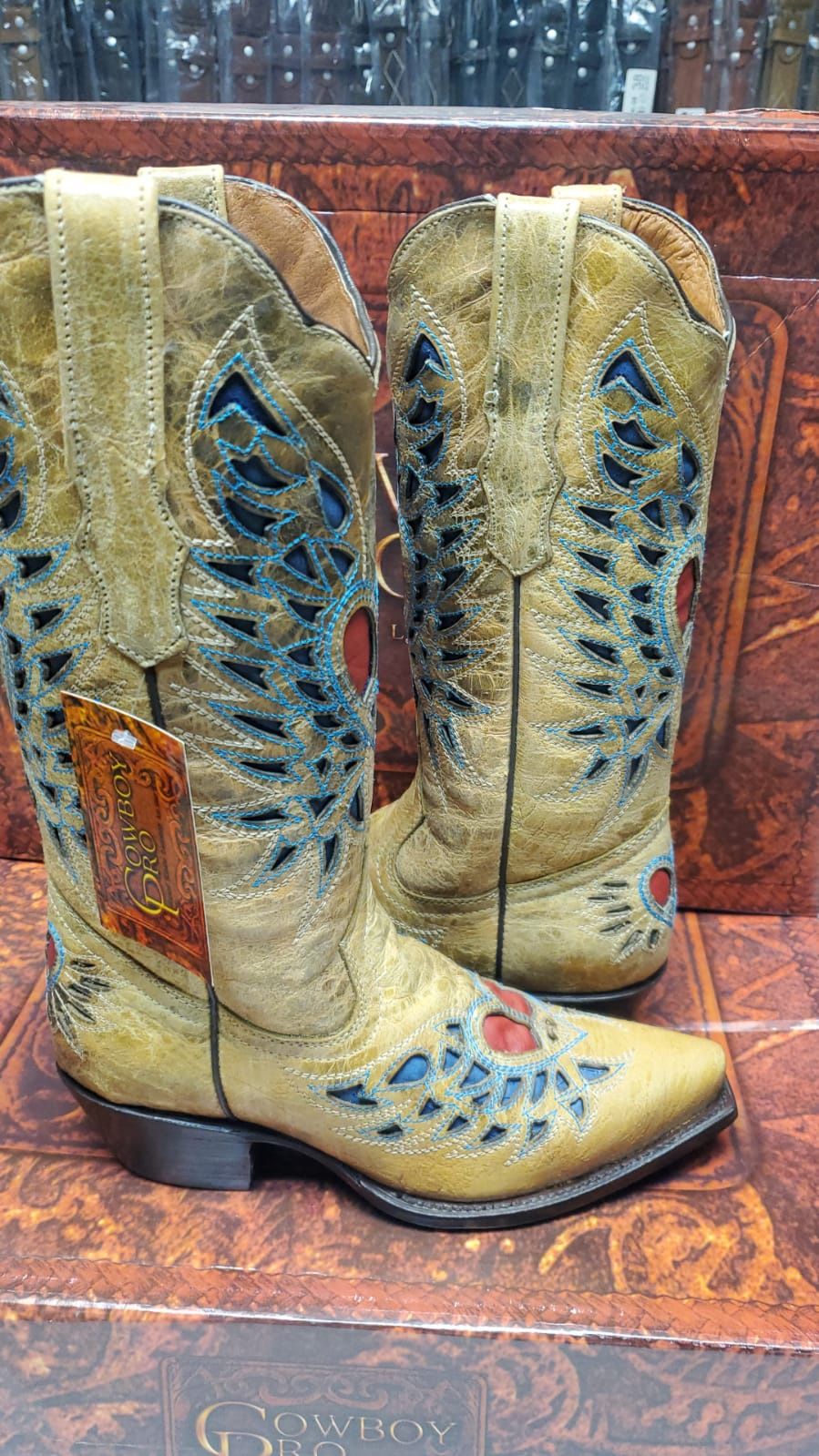 NEW REAL LEATHER LADIES COWBOY BOOTS AVAILABLE IN SIZE  6 