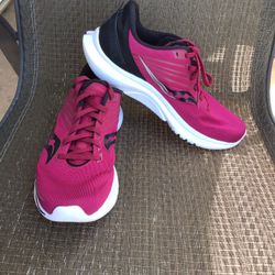 Saucony Kinvara 12 Cherry/Black Women’s Running Sneakers