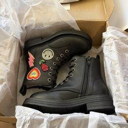 Steve Madden Girls Patches Combat Boot, Black Size 9