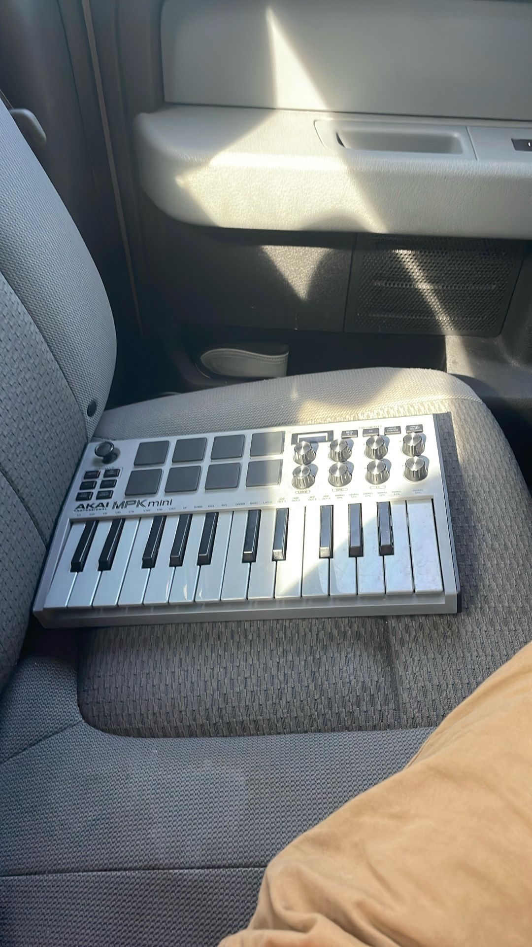 AKAI  MPK.  mini