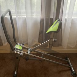 Squat Machine With Monitor 