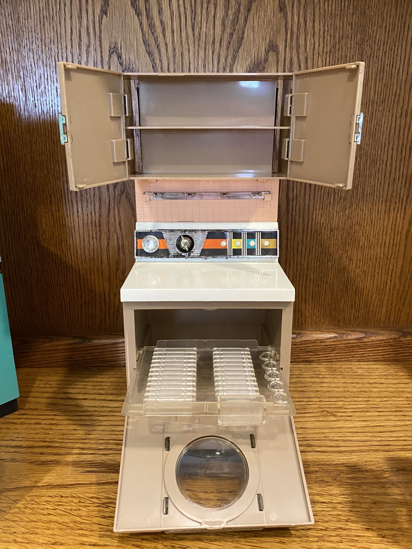 Vintage Barbie Deluxe Reading Dream Kitchen w/ Table & Chairs for