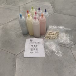  Tie Dye Kit NEW, 9 Colors by Create Basics. Comes With Everything You Need To Make Great The Dyed Items.