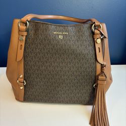 New Michael Kors Purse 