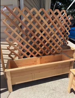 CUSTOM CEDAR PLANTER BOX W/ TRELLIS