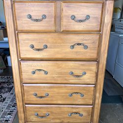 Dresser for sale. Great condition. Like new!!