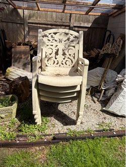 Set of 4 high quality resin chairs