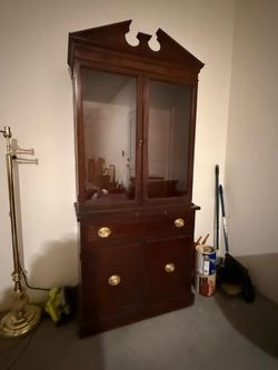 Federal Style Neoclassical Curio Display Unit