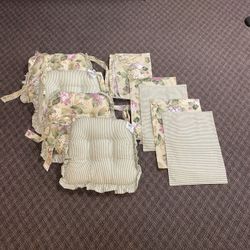 Kitchen set 58w x 84l table cloth 4 place mats and 4 seat cousins