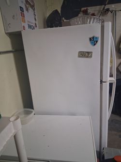 Refrigidaire refrigerator