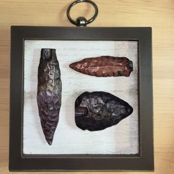 Vintage Framed Arrowhead Wall Art,Spearhead Shadowbox Frame,Primitive Arrowhead Display Artwork,Historical Artifact Replica Display Wall Art