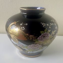Japanese porcelain vase