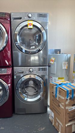 Nice like new LG washer and gas dryer set front