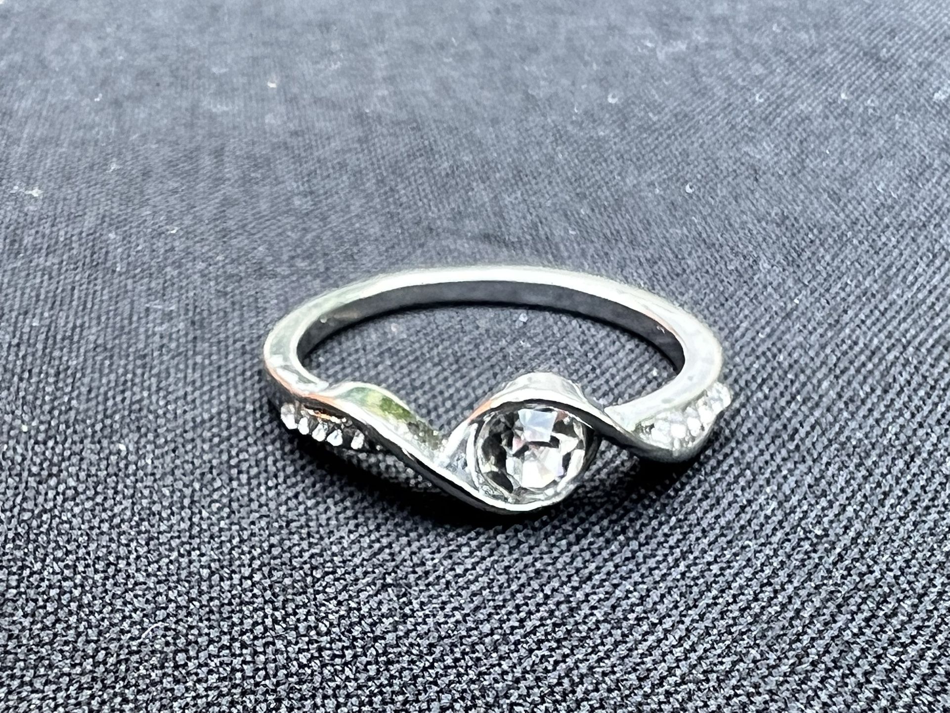 Ladies Silver Tone Ring Size 9