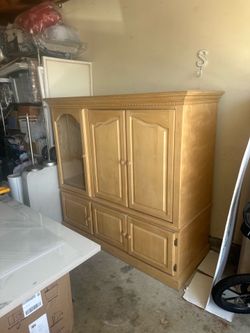 Entertainment center
