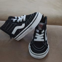 Toddler Sneeks Van's 