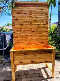 NEW CUSTOM CEDAR ELEVATED PLANTER W/ TALL PRIVACY TRELLIS