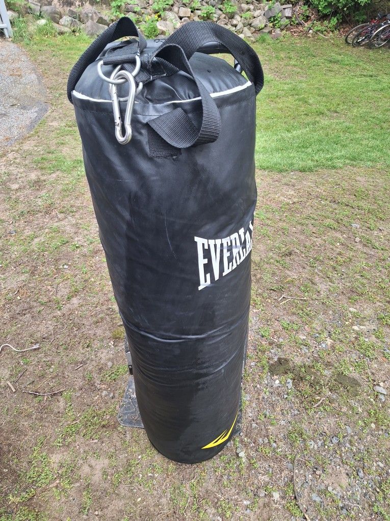 100 POUNDS PUNCHING BAG.
