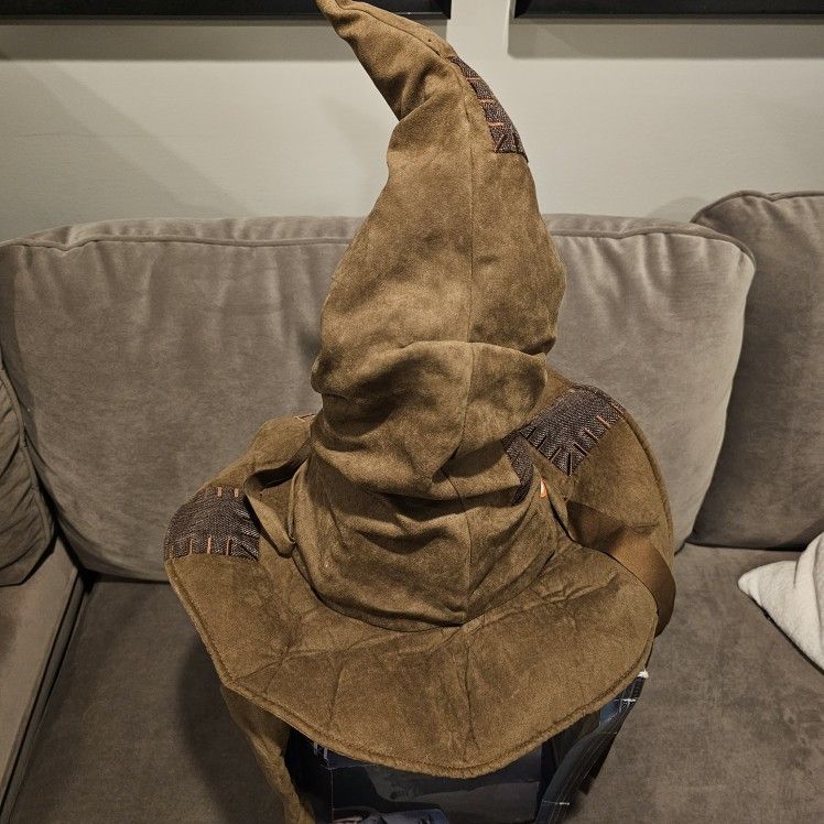 Universal Studios Wizarding World Harry Potter Animated Sorting Hat with Box
