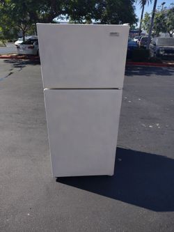 Fridge - Apartment size - with delivery