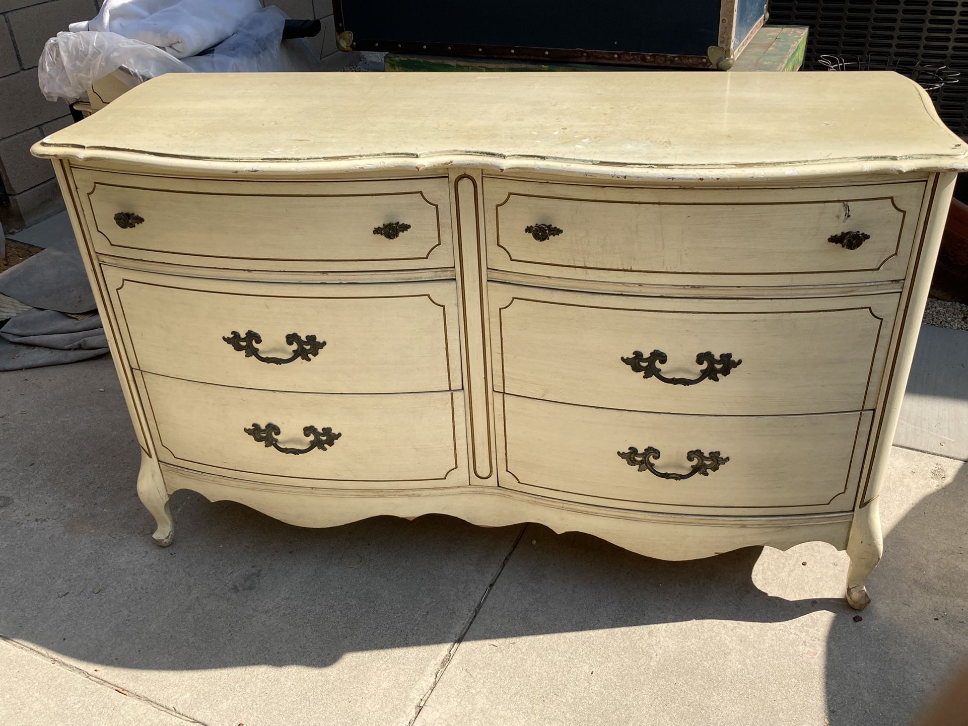 French Provincial 6 Drawer Dresser 