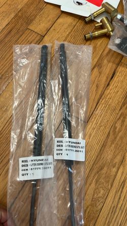2 Hyundai tailgate lift support struts